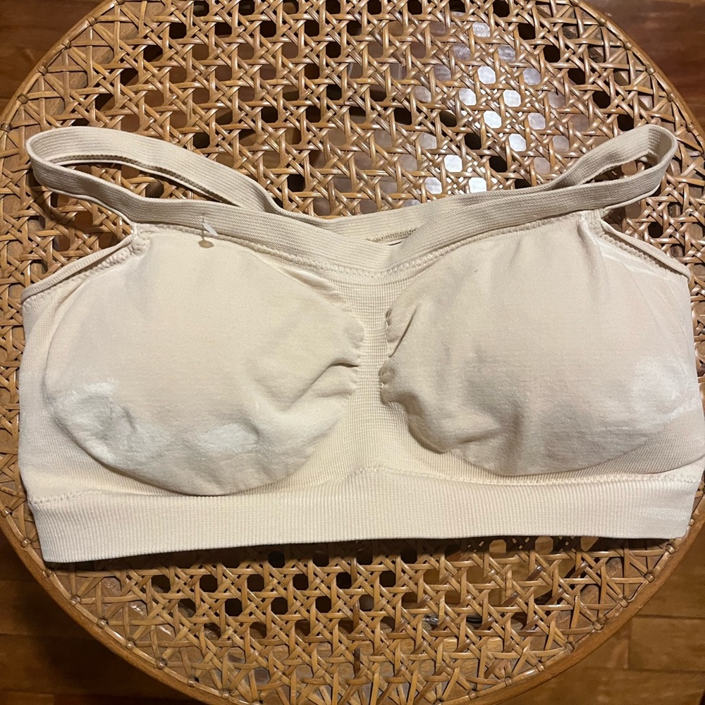 NWT Hanes Ultimate Women’s Bandini Multi-Way Foam Cup Wirefree Bra